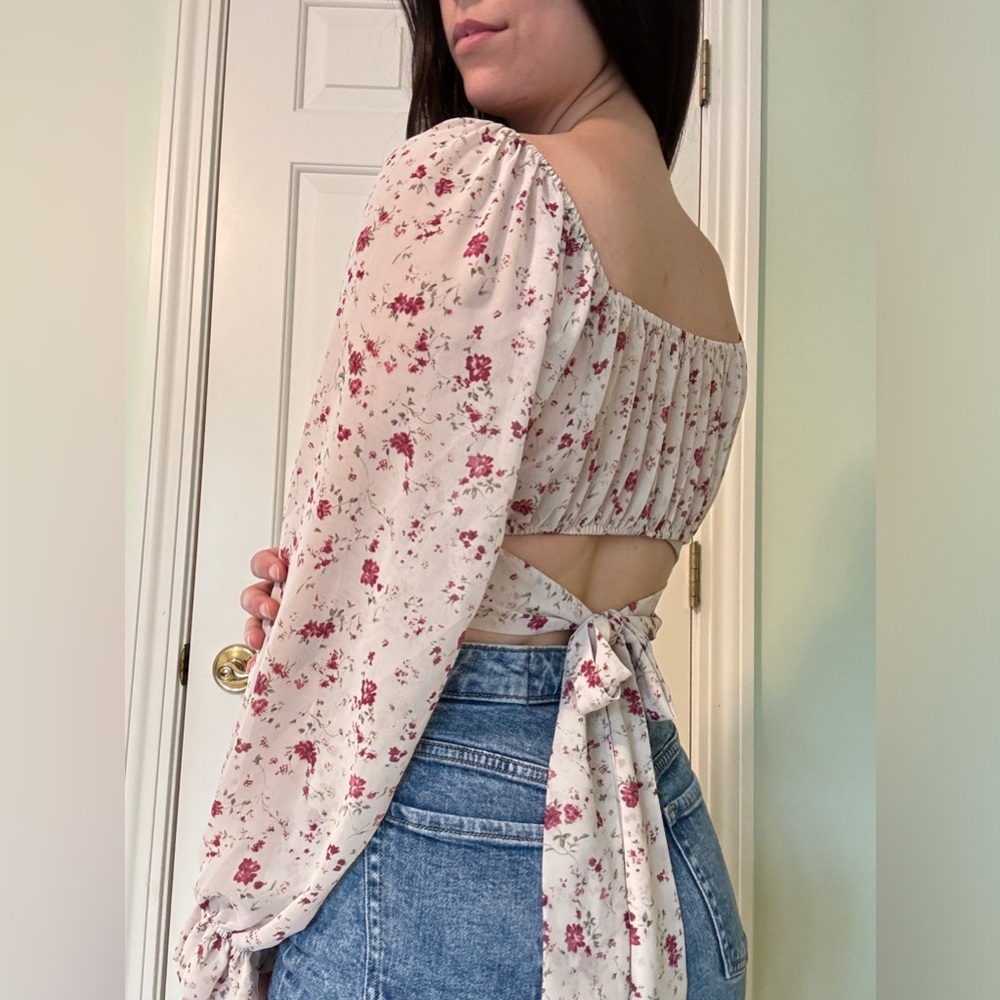 Altar’d State Puff-Sleeve Tie-Back Crop Top